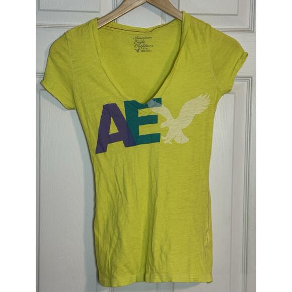 🩵🩵Women’s American Eagle Neon Yellow V-neck Tee, XS, Logo, Eagle🩵🩵 - Picture 1 of 5